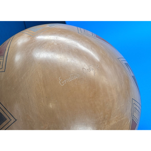 Emeterio Ortiz R, Signed Pottery Mata Ortiz, Black Scarab Beetle Design interior - Picture 14 of 15